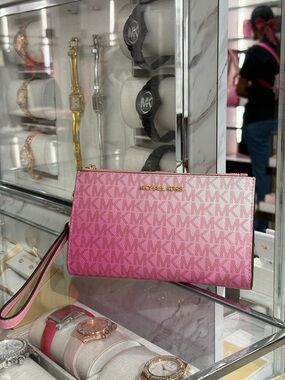 MICHAEL KORS Jet Set Large Signature Logo Wristlet CARNATION